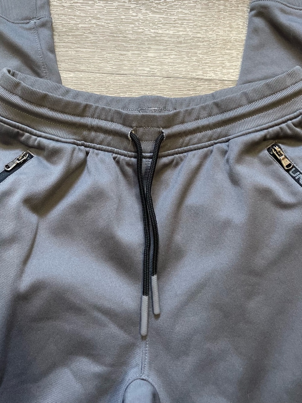 Under Armour Boys’ Joggers YL Grey - Picture 3 of 8